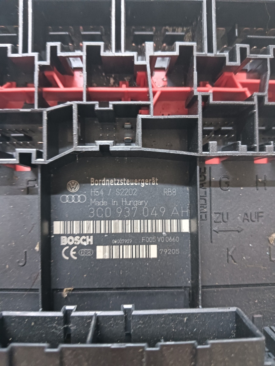 Calculator confort VOLKSWAGEN TIGUAN 5N_ 2007 -> 3c0937049a 3c0937049AH – foto 3