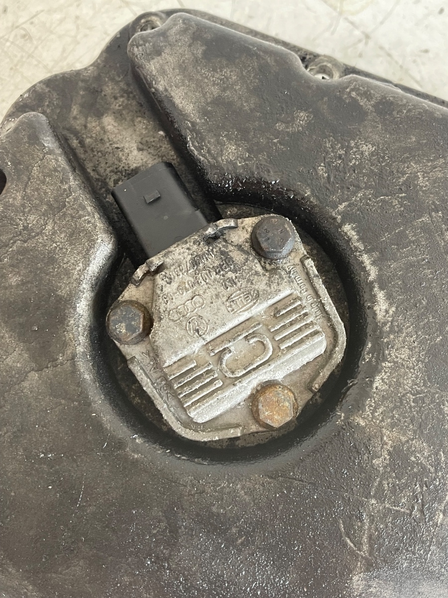 Capac baie de ulei AUDI A4 III 8EC, B7 2004 - 2008 2.5 TDI BDG 059103604G – foto 2