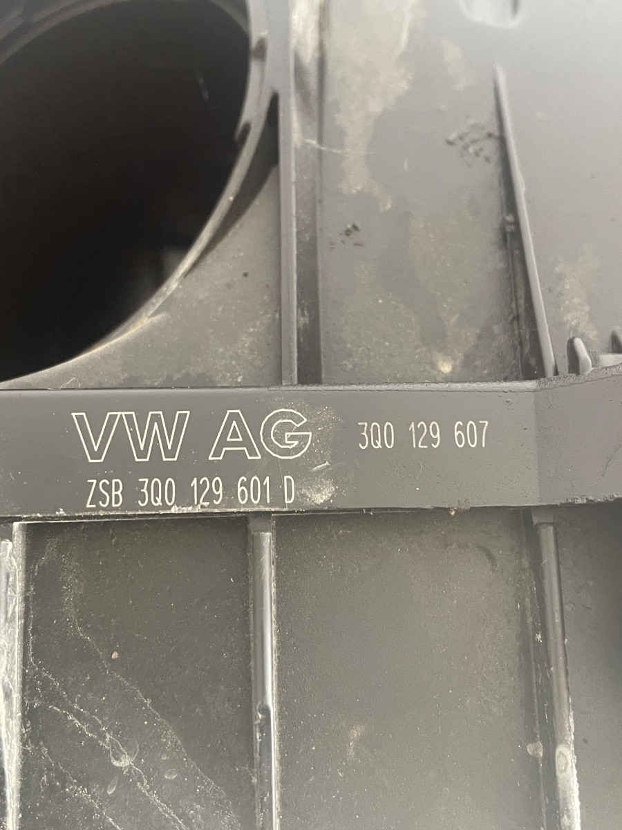 Capac carcasa filtru de aer VOLKSWAGEN PASSAT 3G2 2014 - > 3Q0129601D – foto 3