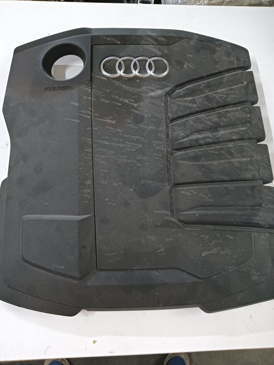 Capac motor (ornament) AUDI A6 (C8, 4A2) [ 2018 - > ] 40 TDI Mild Hybrid quattro (DFBA) 150KW|204HP