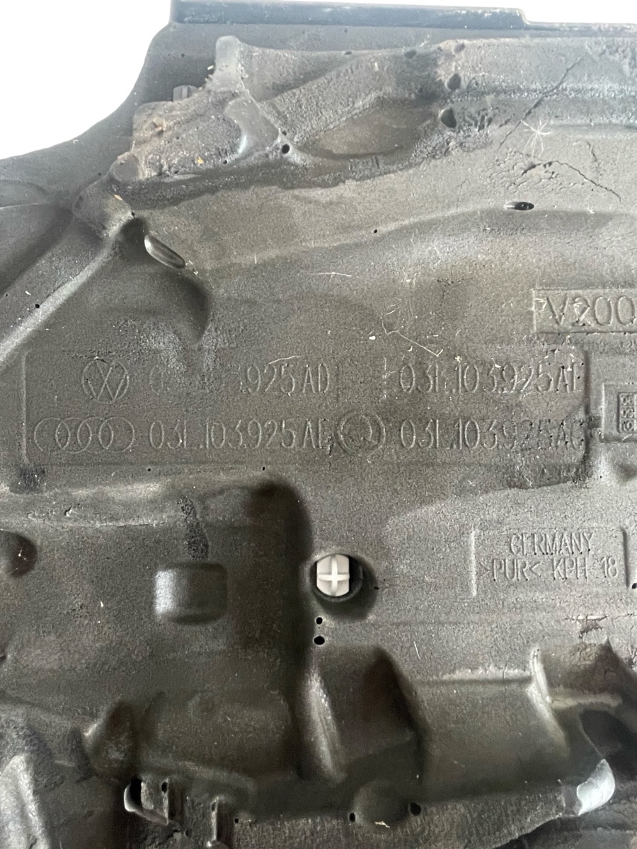 Capac motor (ornament) VOLKSWAGEN GOLF VI 5K1 2008 - 2013 03L103925AD – foto 3