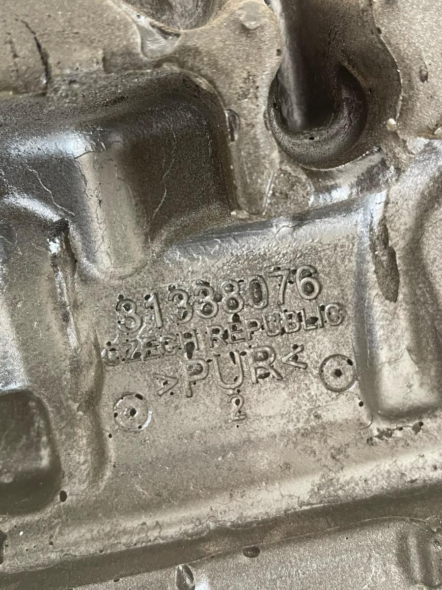 Capac motor (ornament) VOLVO V40 Hatchback 525, 526 2012 -> 2.0 D4 D 4204 T14 31338076 – foto 3