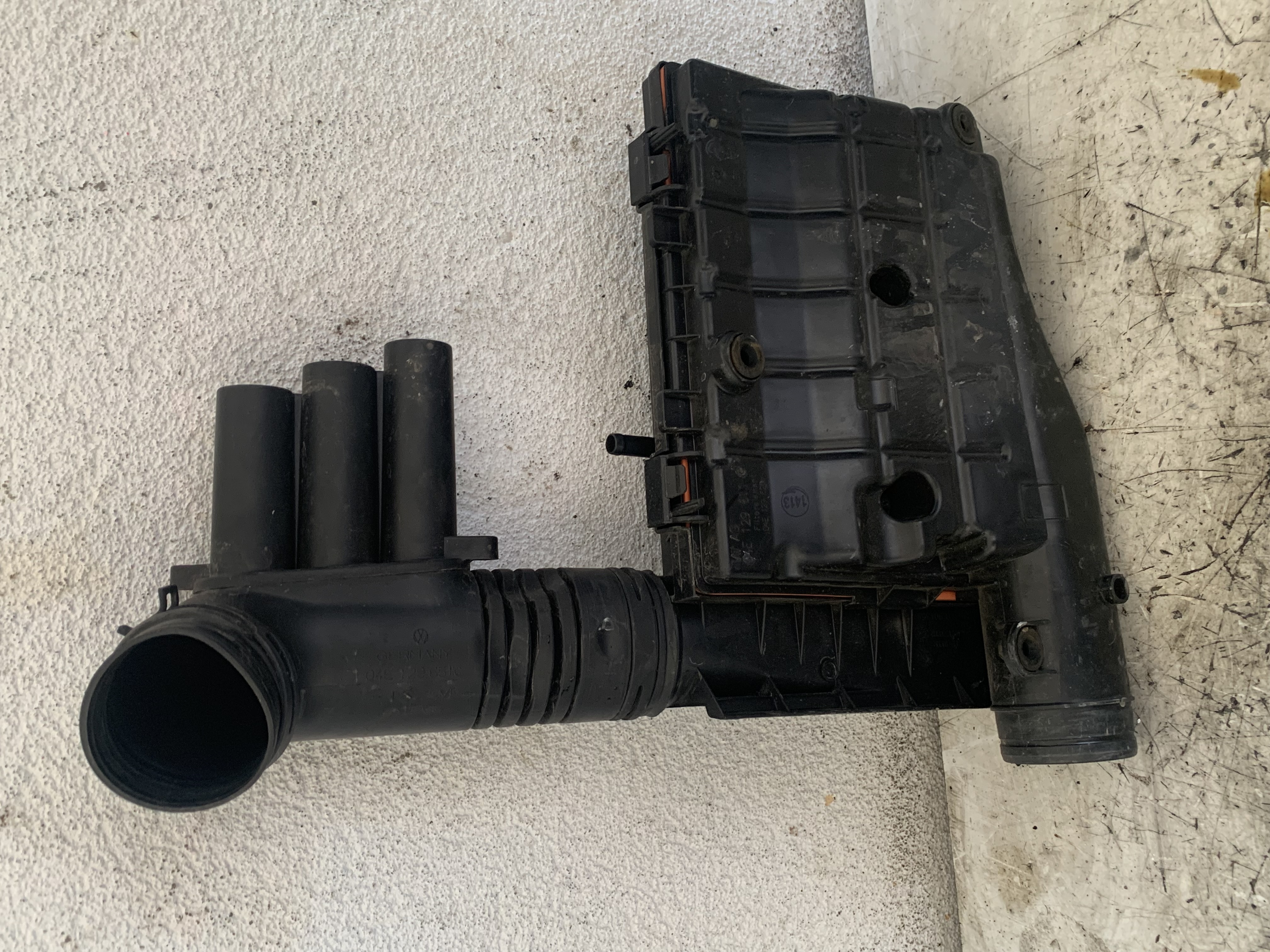 Carcasa Filtru DE Aer Volkswagen Golf 7 1.4 TSI CZC 2012–2021 - cod: 04E129611G – foto 3