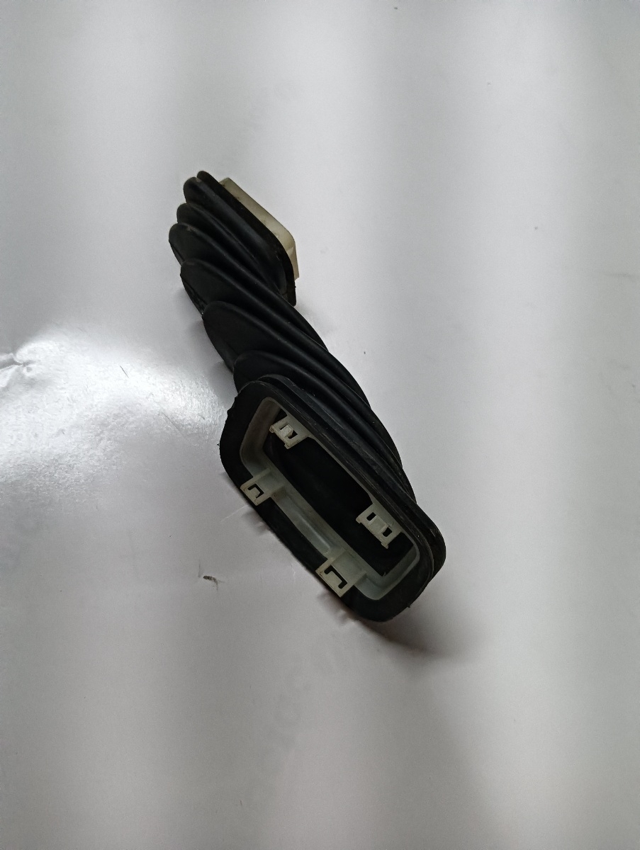 Cauciuc instalatie electrica usa  stanga spate SKODA OCTAVIA II Combi 1Z5 2004 - 2013 – foto 2