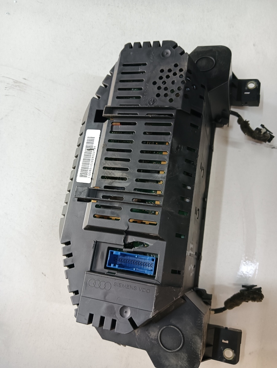 Ceasuri bord  AUDI A8 II 4E2, 4E8 2002 - 2010 4e0920900t – foto 2