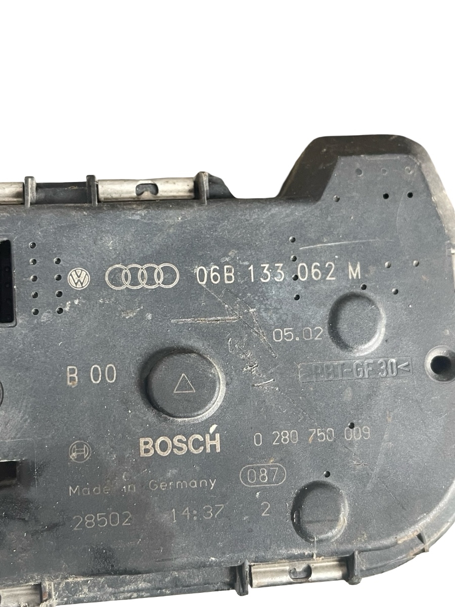 Clapeta de acceleratie  AUDI A4 II 8E2, B6 2000 - 2005 1.8T 06B133062M – foto 4