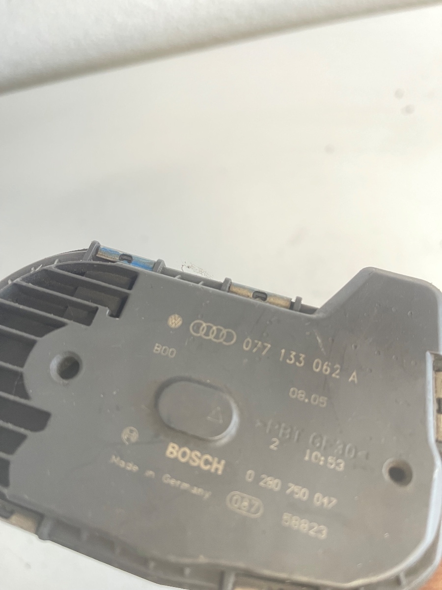 Clapeta de acceleratie  AUDI A8 II 4E2, 4E8 2002 - 2010 4.2TFSI 077133062A – foto 2