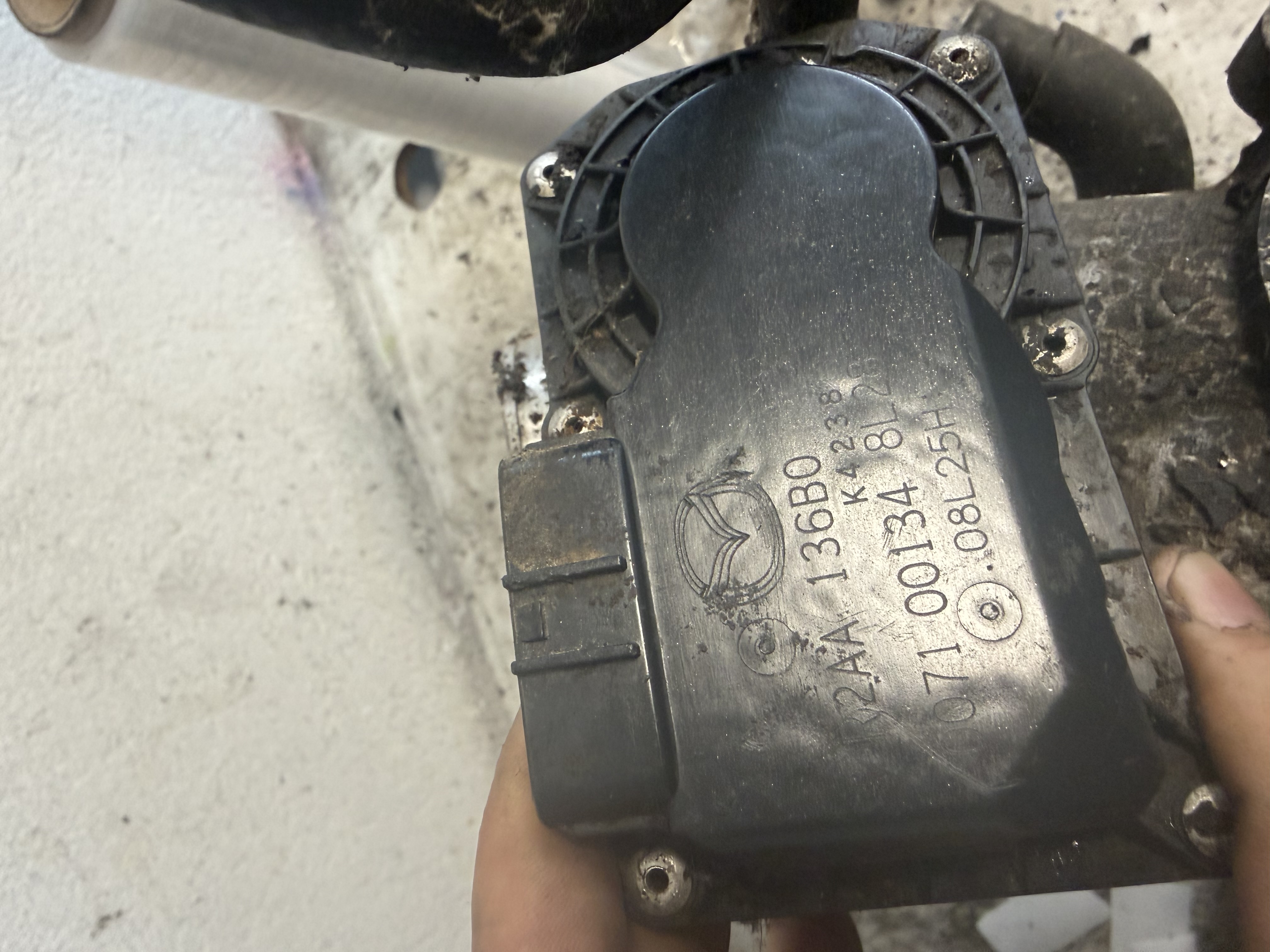 Clapeta De Acceleratie Mazda 6 2 2007–2012 - cod: R2AA136B0 2.2MZR-CD – foto 2