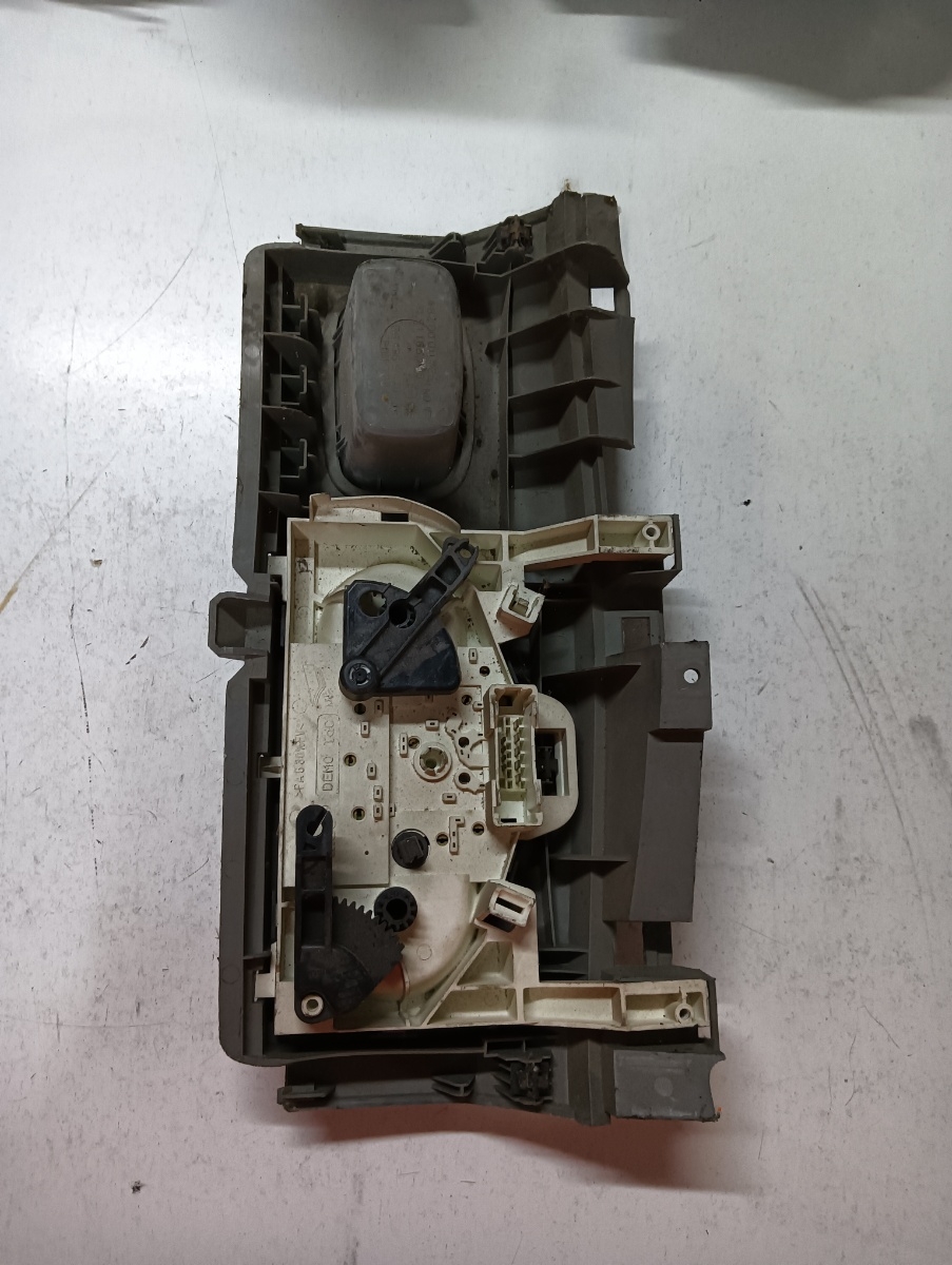 Climatizare panou AC RENAULT TRAFIC II Box FL 2001 -> – foto 2