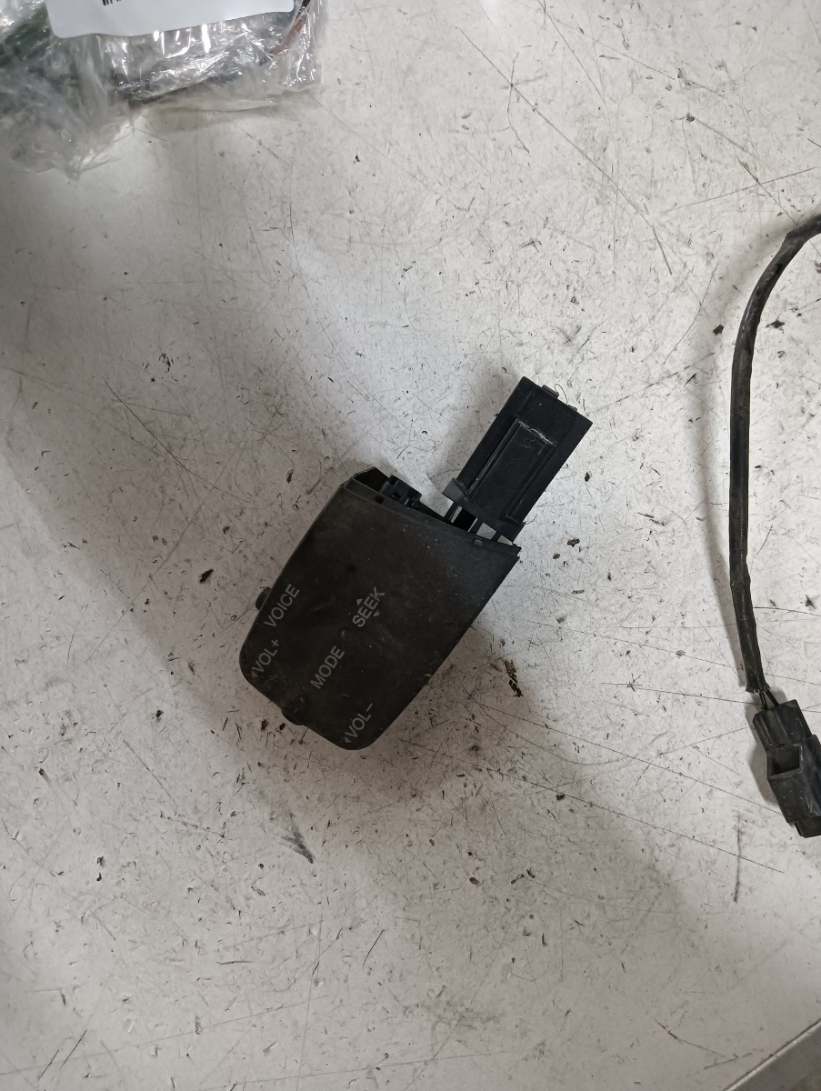 Comenzi volan multimedia  FORD FOCUS II (DA_, HCP, DP) [ 2004 - 2013 ] – foto 2