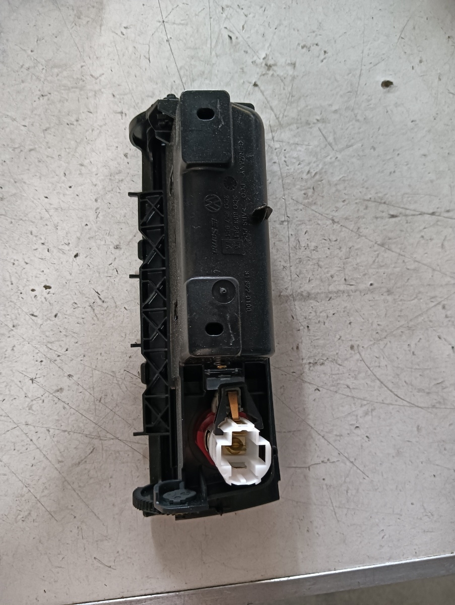 Compartiment/bricheta electrica  VOLKSWAGEN PASSAT (3C2) [ 2005 - 2010 ] OEM 3c0863284 – foto 2
