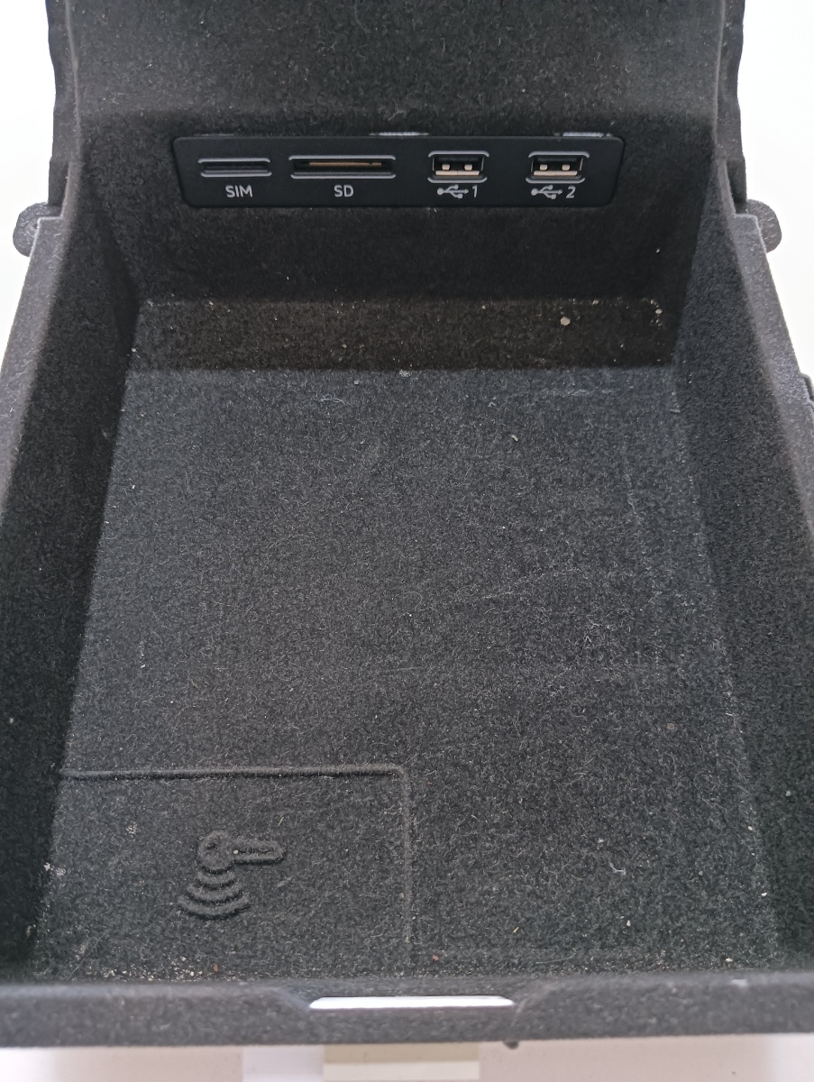 Compartiment depozitare /usb/SD/sim AUDI A6 C8, 4A2 2018 - > 2.0 40 TDI Mild Hybrid DFBA 4k0864981 – foto 2