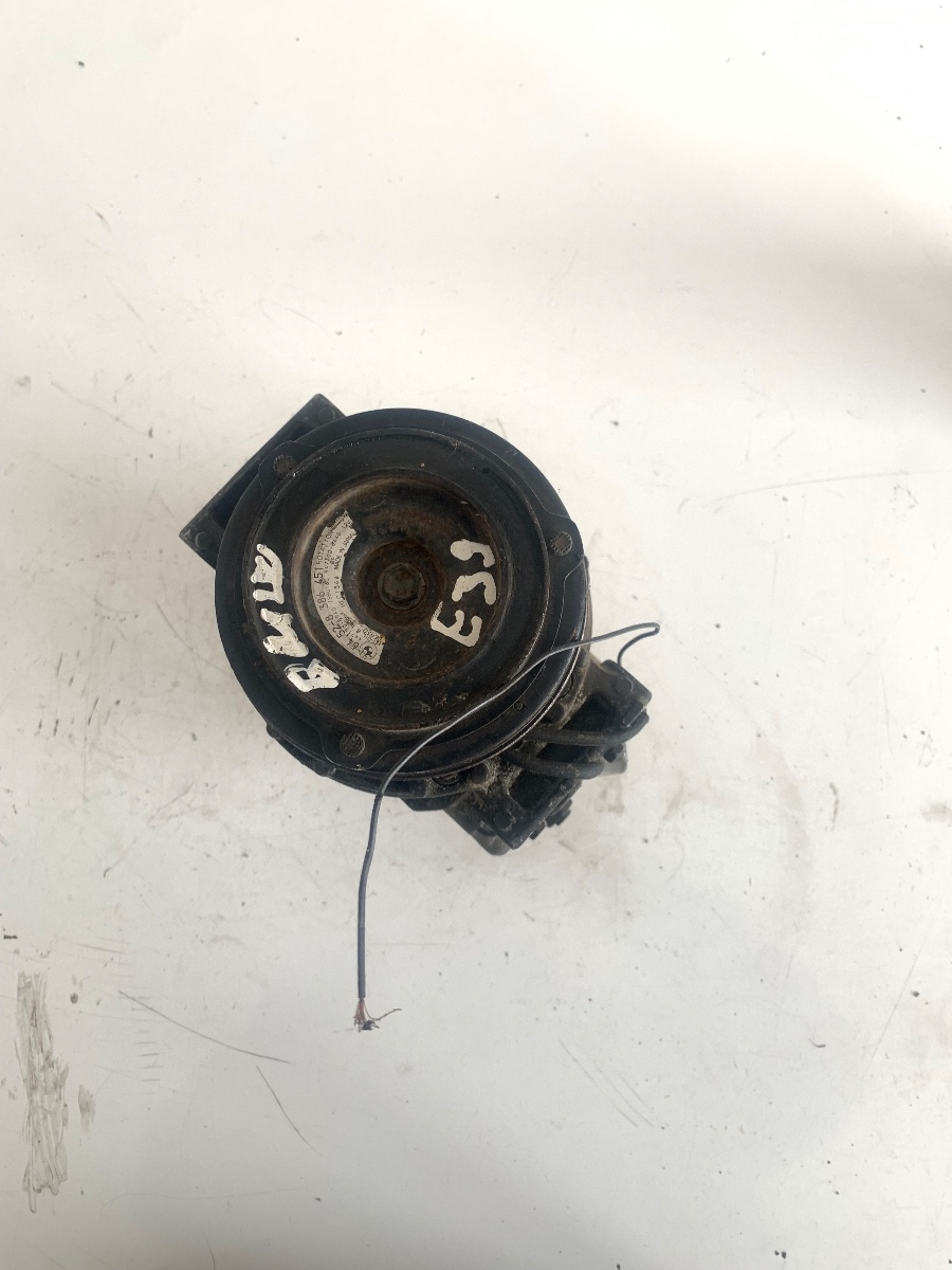 Compresor  AC 3.0D BMW 5 E39 1995 - 2003  OEM 447220 / 447170 5940 / 6452 8386451 – foto 2