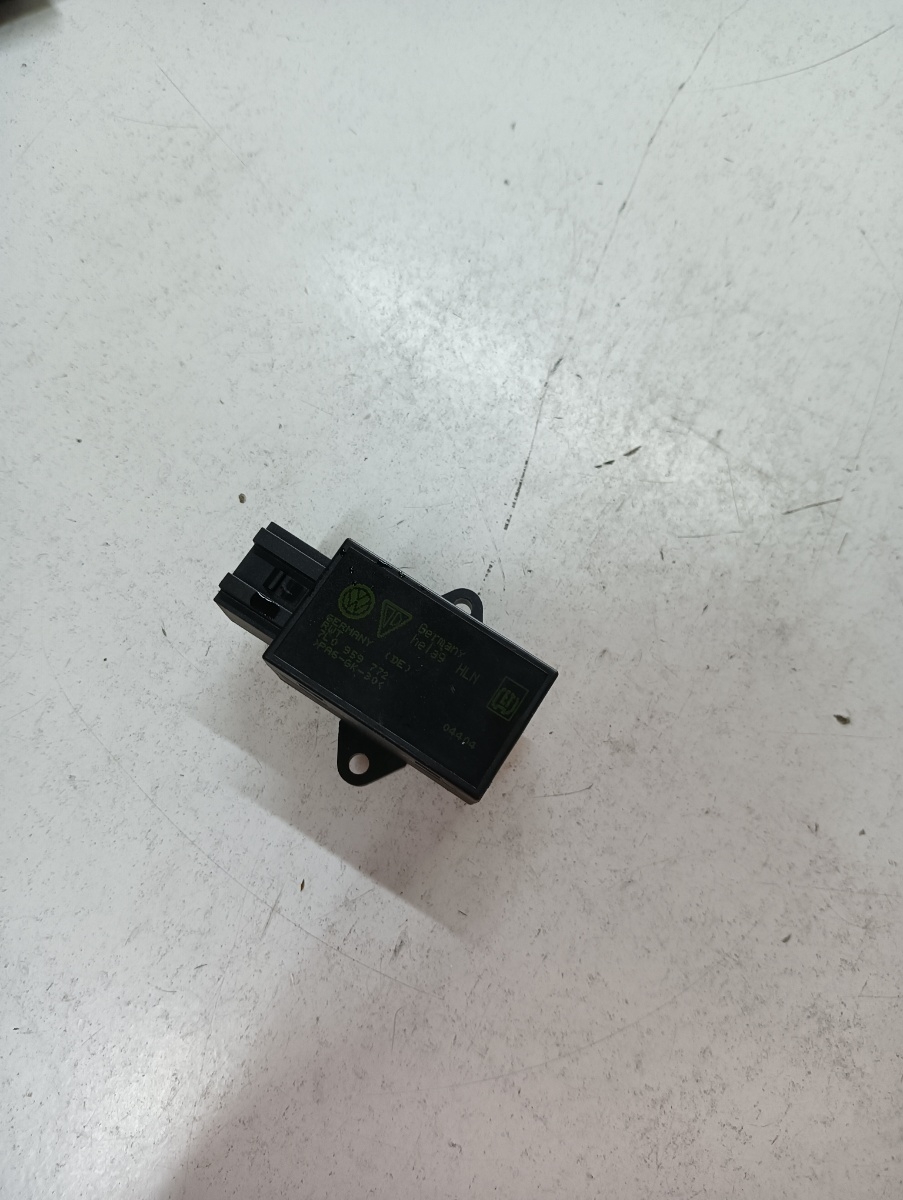Comutator incalzire scaun stanga fata VOLKSWAGEN GOLF V 1K1 2003 - 2009, VOLKSWAGEN TOURAN 1T1, 1T2 2003 - 2010 7l0959772 – foto 2
