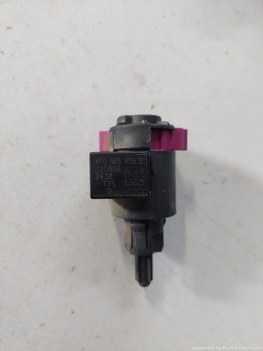 Comutator lumini frana AUDI A4 IV (8K2, B8) [ 2007 - 2015 ] OEM 4f0945459b