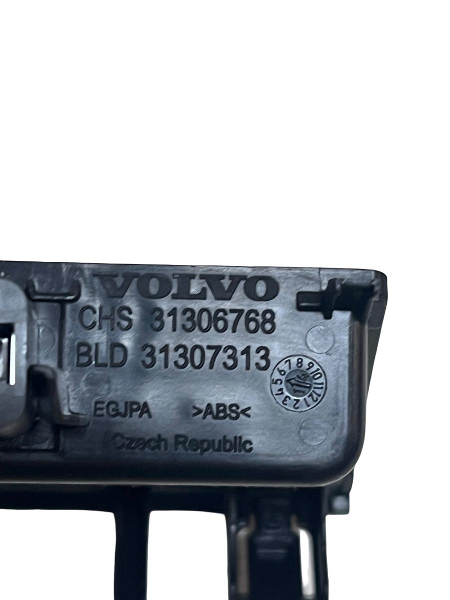 Conector priza USB VOLVO V40 Hatchback 525, 526 2012 -> 31306768 – foto 3