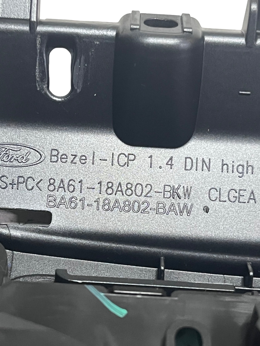 Consola centrala FORD FIESTA VI 2015 Facelift -> 8A61-18A802-BK – foto 2