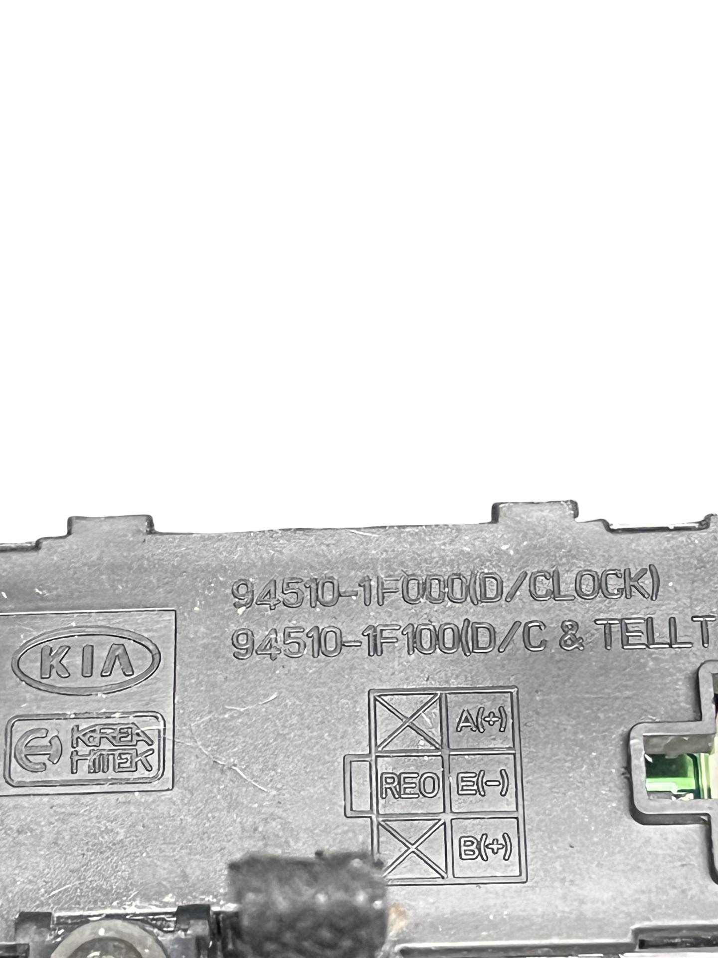 Consola Centrala KIA Sportage 2 2004–2010 - cod: 94510-1F000 2 CLIPSURI DE PRINDERE RUPTE ! – foto 3