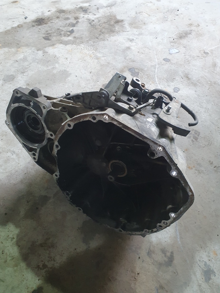 Cutie de viteze manuala 6 trepte NISSAN QASHQAI / QASHQAI +2 I J10, JJ10 2006 - 2014 2.0 dCi 4x4 M1D, M9R