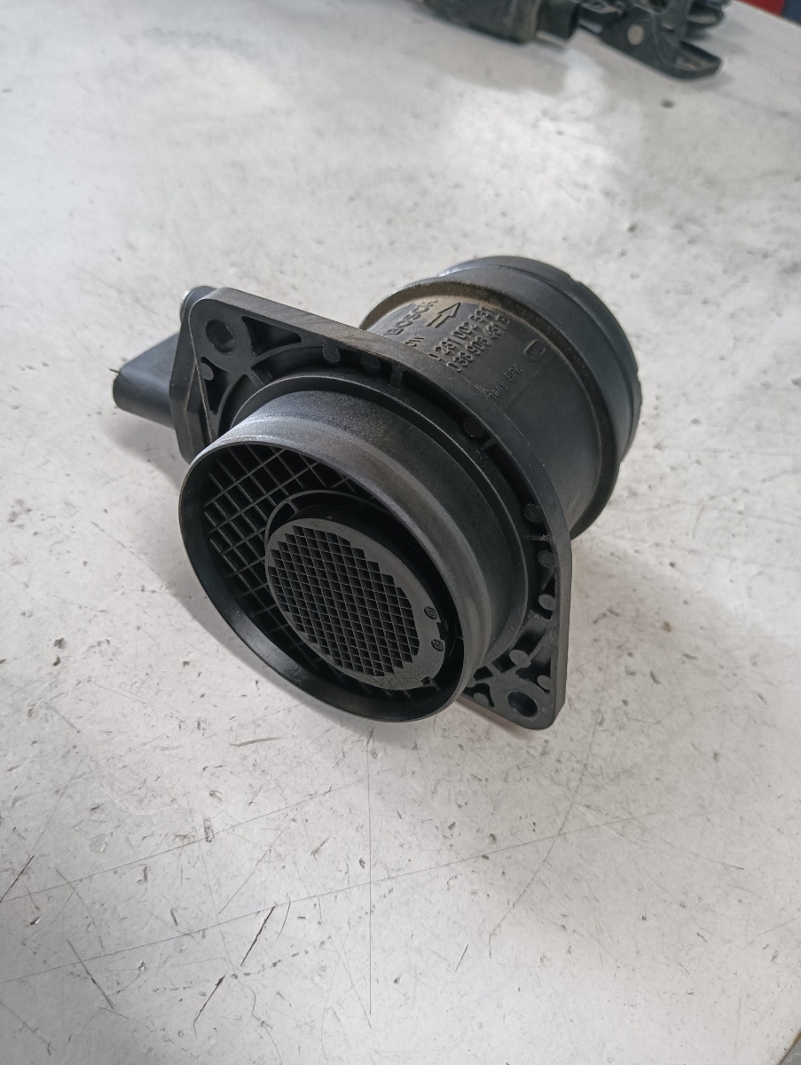 Debitmetru aer  VOLKSWAGEN GOLF V Variant (1K5) [ 2007 - 2009 ] TDI (BLS, BXE) 77KW|105HP OEM 0281002531 – foto 2