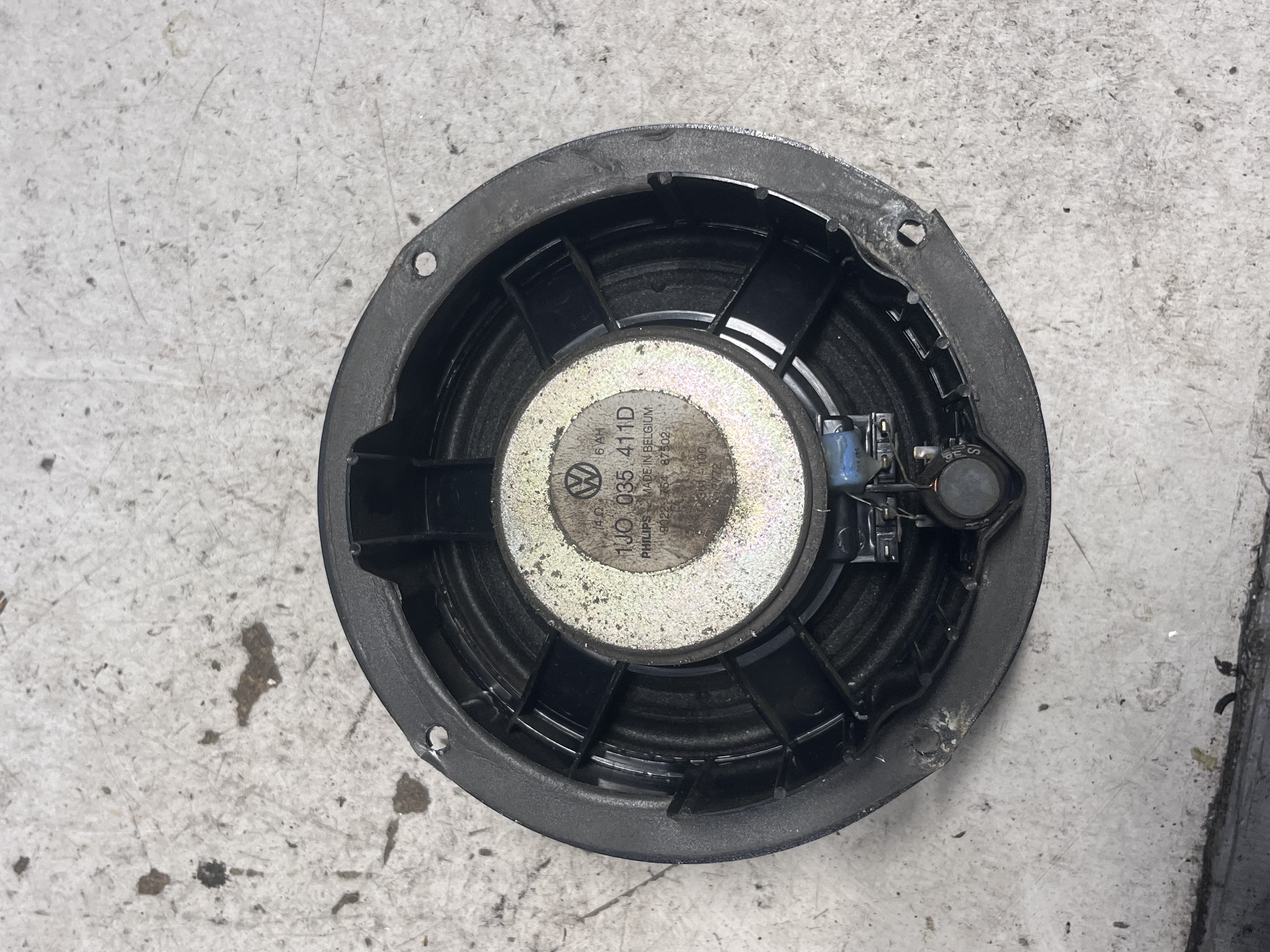 Difuzor Portiera față Volkswagen Golf 4 Hatchback 1997–2006 - cod: 1J0035411D – foto 2