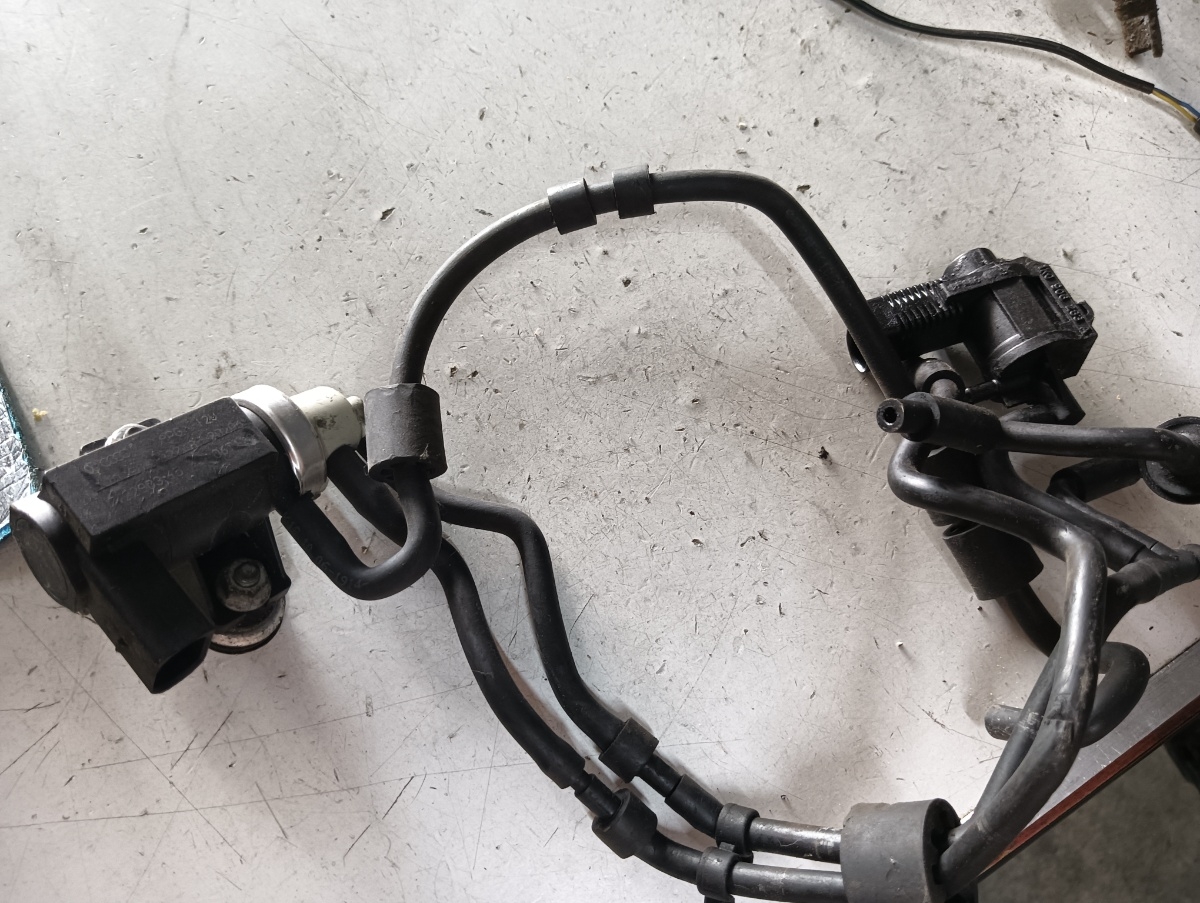 Electrovalva VOLKSWAGEN GOLF PLUS (5M1, 521) [ 2004 - 2013 ] 72290345 OEM 110906627b – foto 2