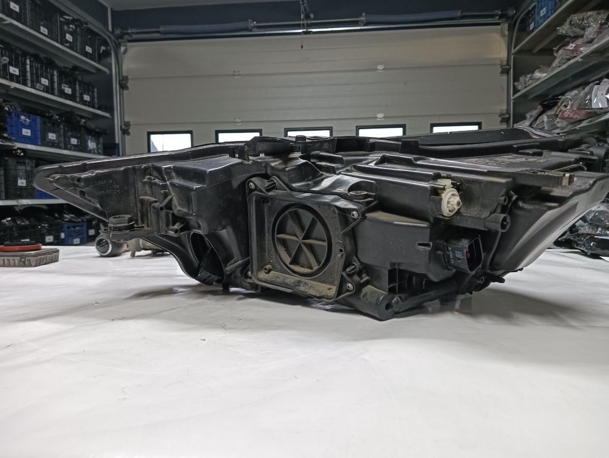 Far dreapta fata AUDI A6 C8, 4A2 2018 - > 4k0941034 – foto 4