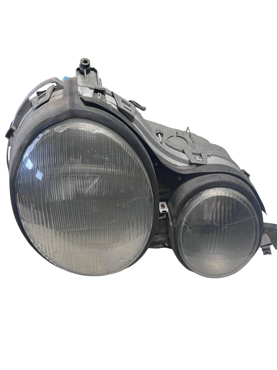 Far dreapta fata CU DEFECT MERCEDES-BENZ E-CLASS II W210 1995 - 2003