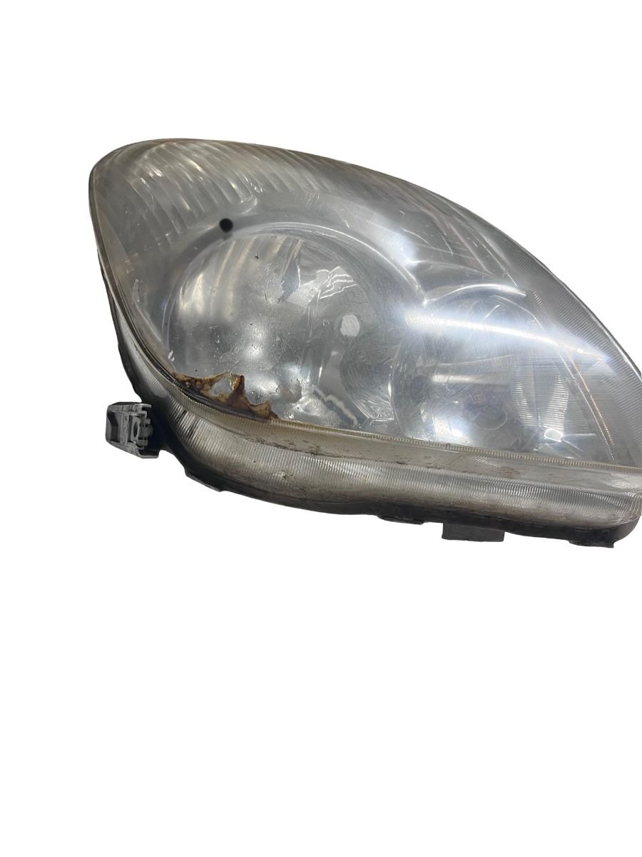 Far dreapta fata ( CU DEFECT ) TOYOTA COROLLA Verso _E12_ 2001 - 2004 – foto 4