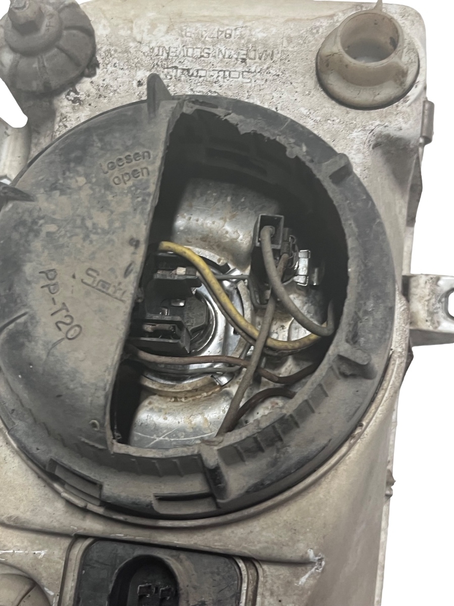 Far dreapta fata VOLKSWAGEN GOLF III 1H1 1991 - 1998 ( capac faruri crapat ) – foto 4