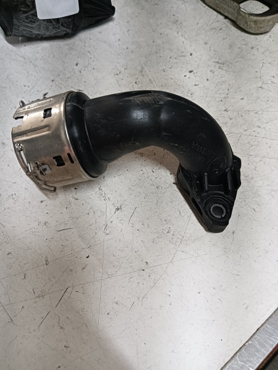 Furtun aer intercooler  FORD FOCUS IV (HN) [ 2018 - > ] EcoBoost (B7DA) 92KW|125HP OEM L1b16f072aa