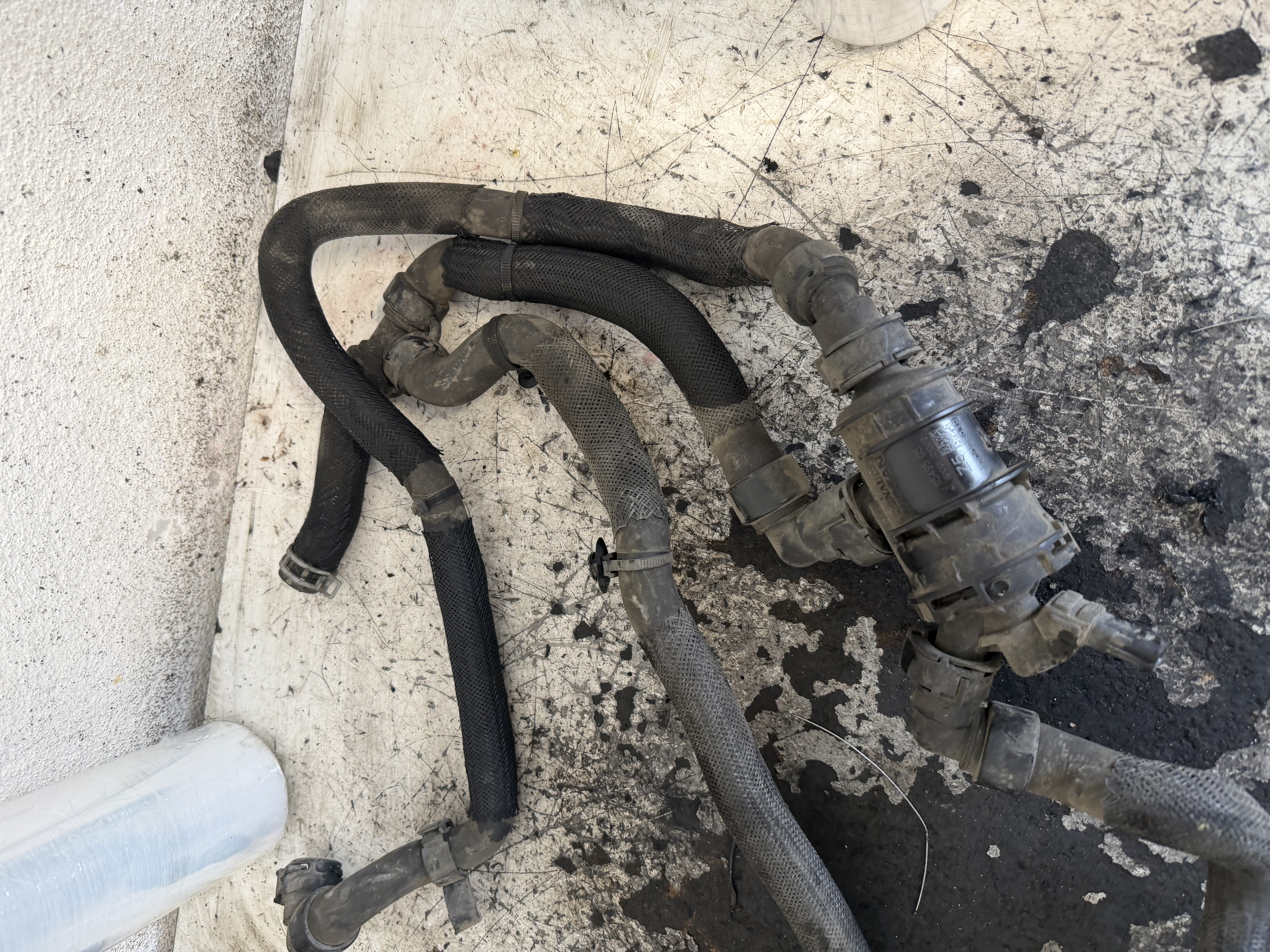 Furtun Apa + termostat ADBLUE  Dacia Dokker 2022 1.5 dCi K9K-U8 EURO6 - cod: 212002893R
