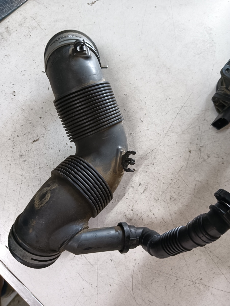 Furtun intercooler VOLKSWAGEN GOLF V Variant (1K5) [ 2007 - 2009 ] TDI (BLS, BXE) 77KW|105HP OEM 3c0129654 – foto 2
