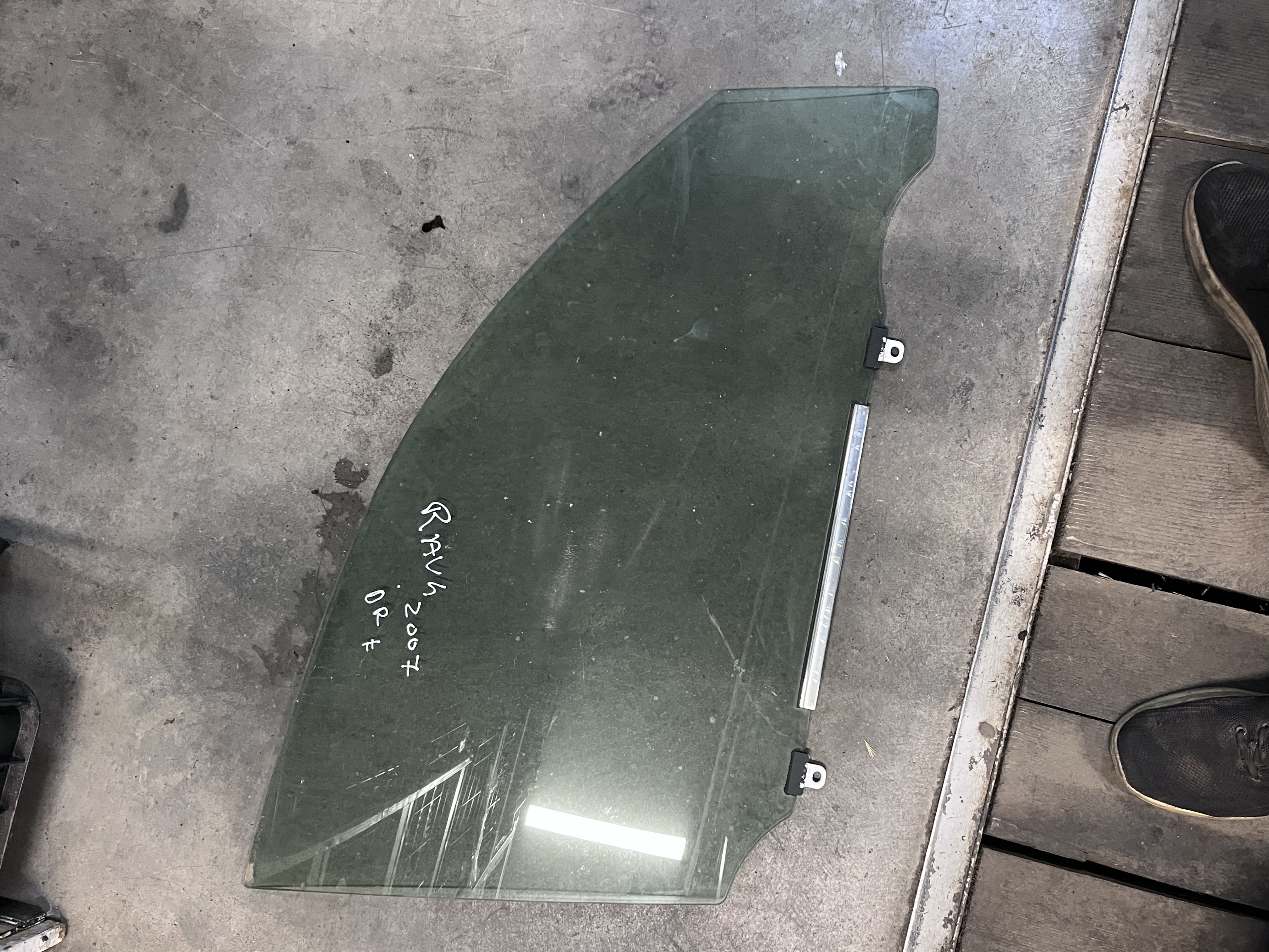 Geam Portiera dreapta față Toyota RAV 4 2005–2012