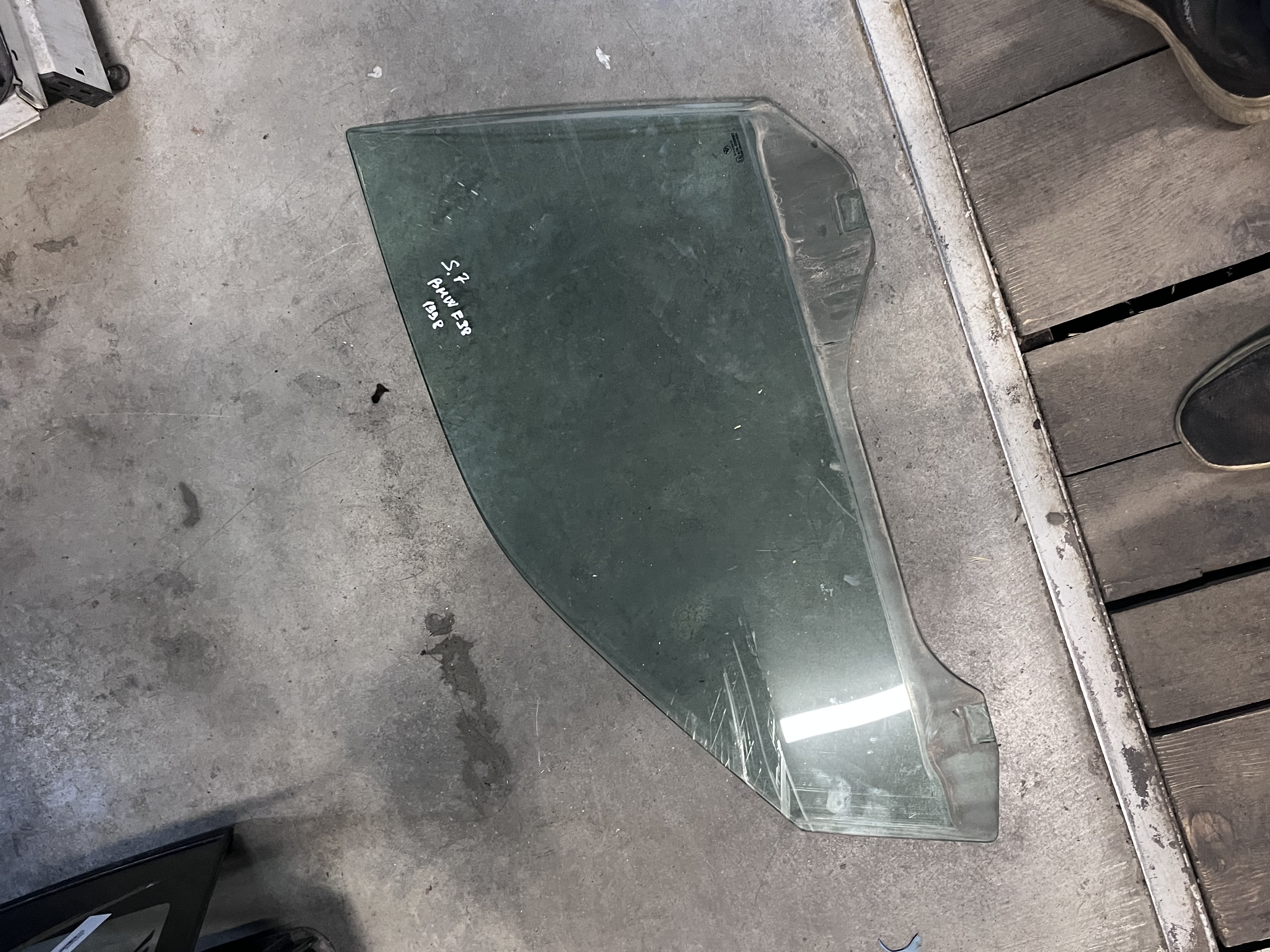 Geam Portiera stânga față BMW SERIA 7 E38 1994–2001