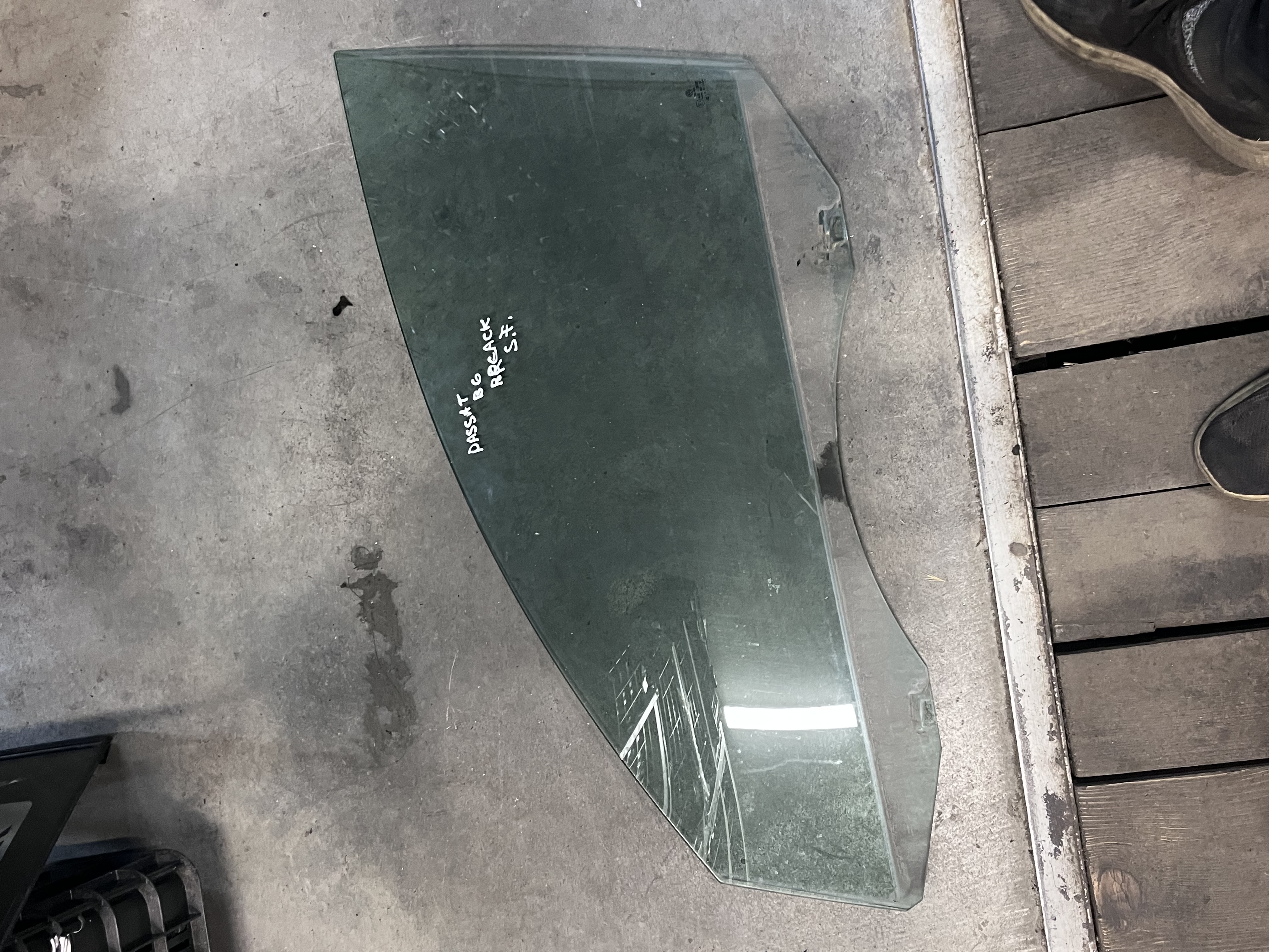 Geam Portiera stânga față Volkswagen Passat B6 Combi 2005–2010