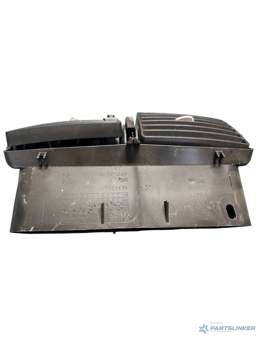 Grila de ventilatie bord centrala PEUGEOT 307 SW 3H 2002 - 2009 9634511177 – foto 2