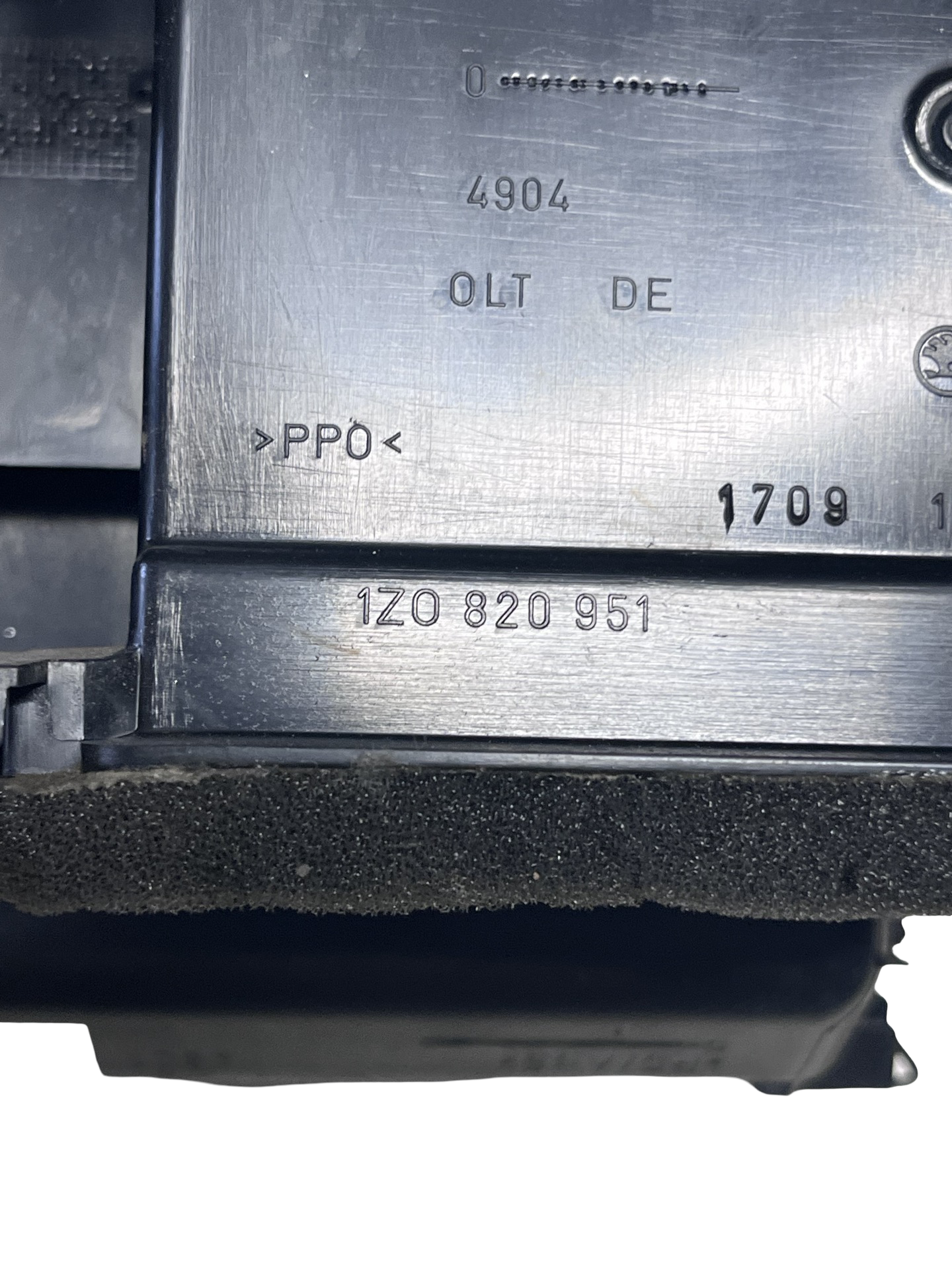 Grila De Ventilatie Bord Centrala Skoda Octavia 2 Combi 2009–2013 Facelift - cod: 1Z0830951 LAMELELE DE LA GRILA DIN STANGA NU MAI STAU FIXE ! – foto 4