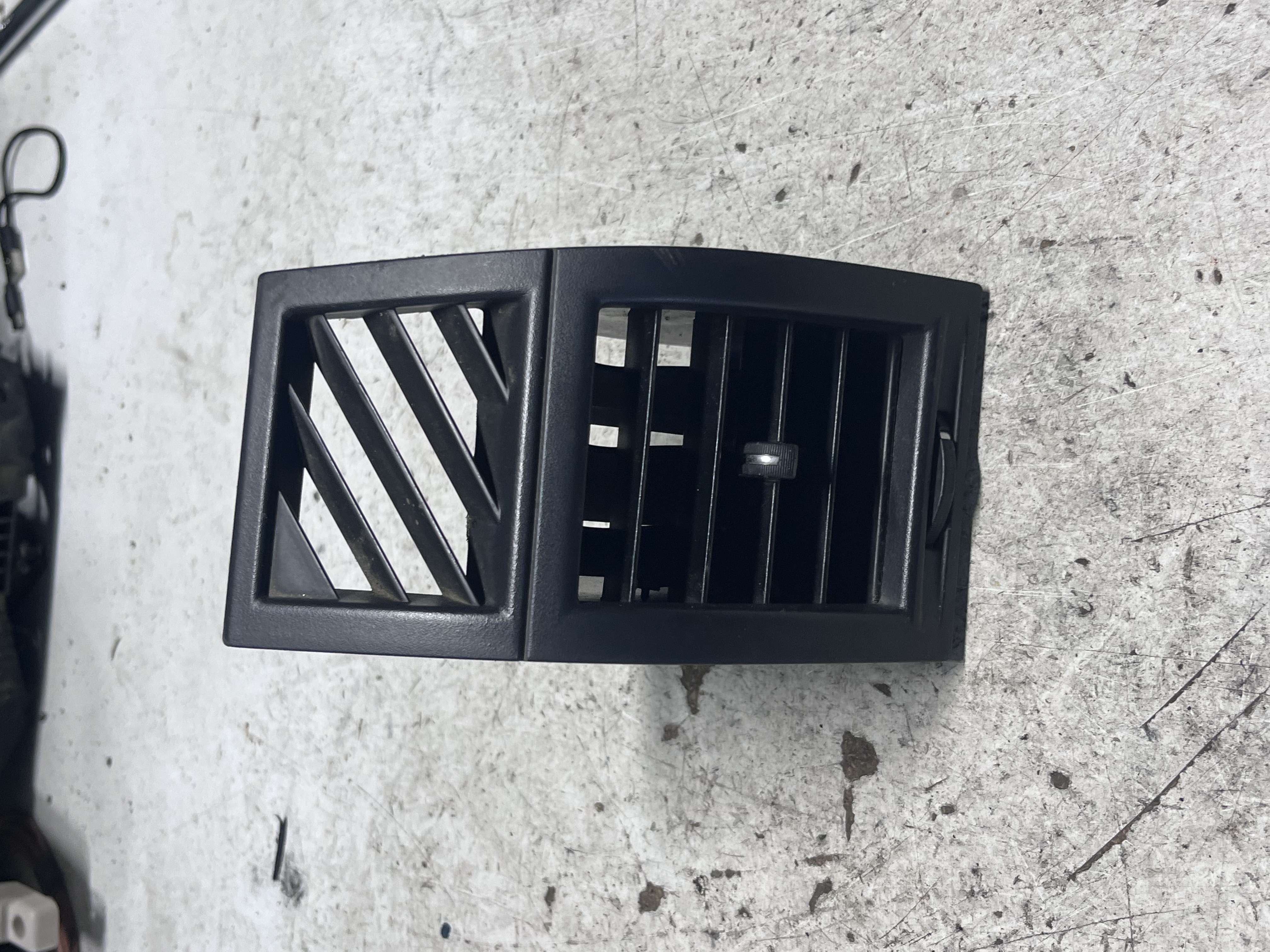 Grila DE Ventilatie Bord dreapta față Chrysler 300 C 2004–2010