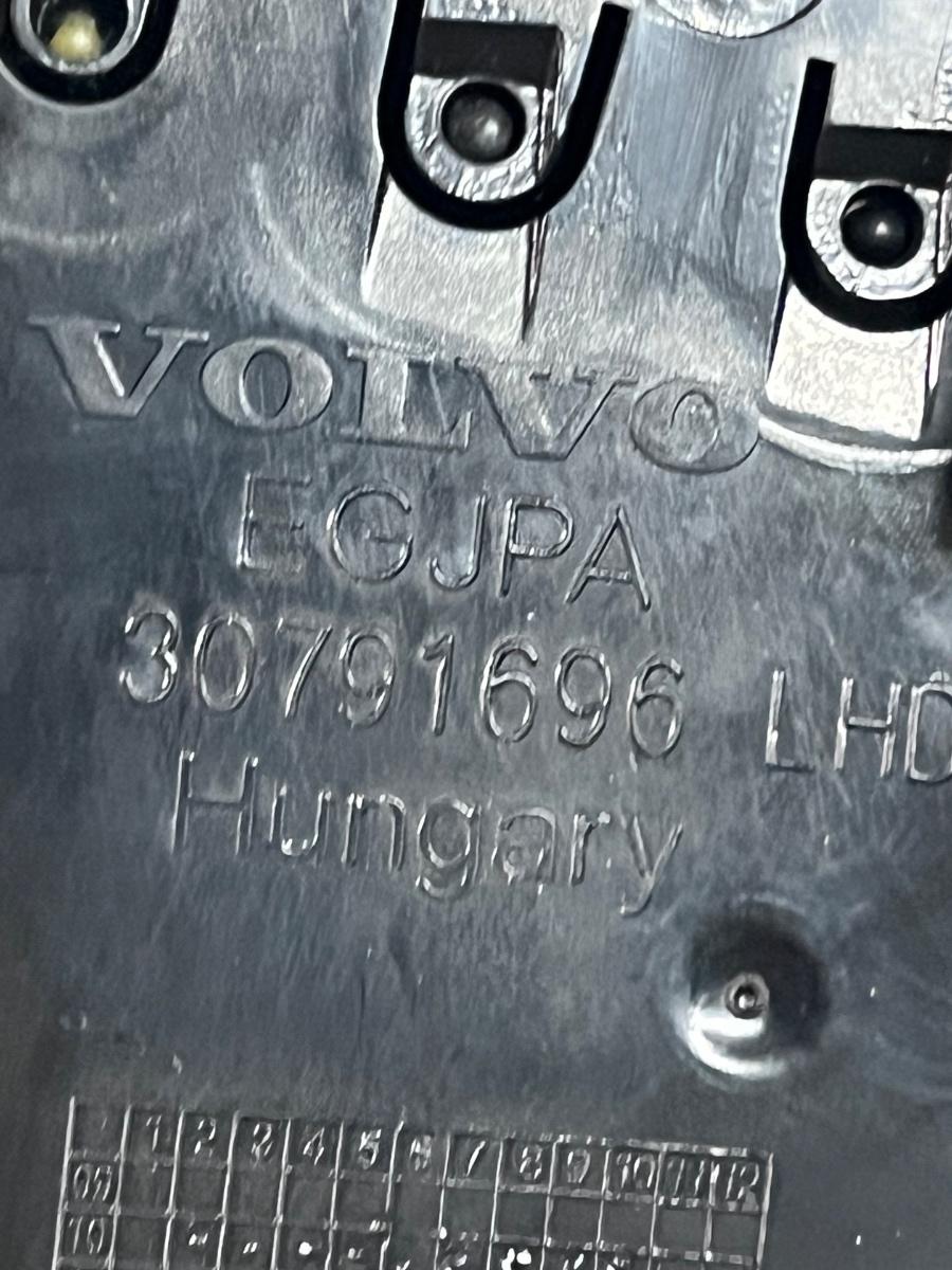 Grila de ventilatie laterala panou de bord dreapta fata VOLVO V40 Hatchback 525, 526 2012 -> 30791696 – foto 4