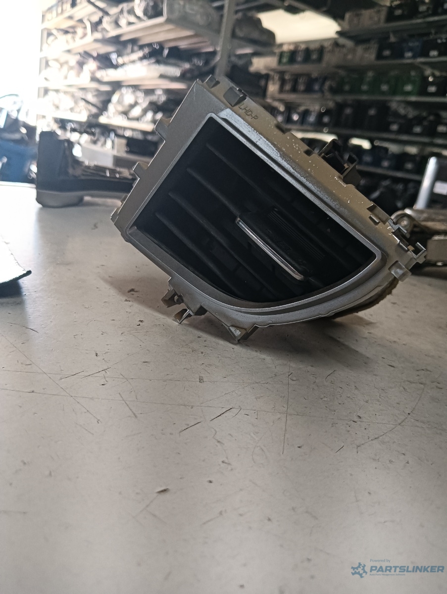 Guri ventilatie dreapta fata TOYOTA COROLLA 1.3 i 2015 OEM 5506102320 – foto 2