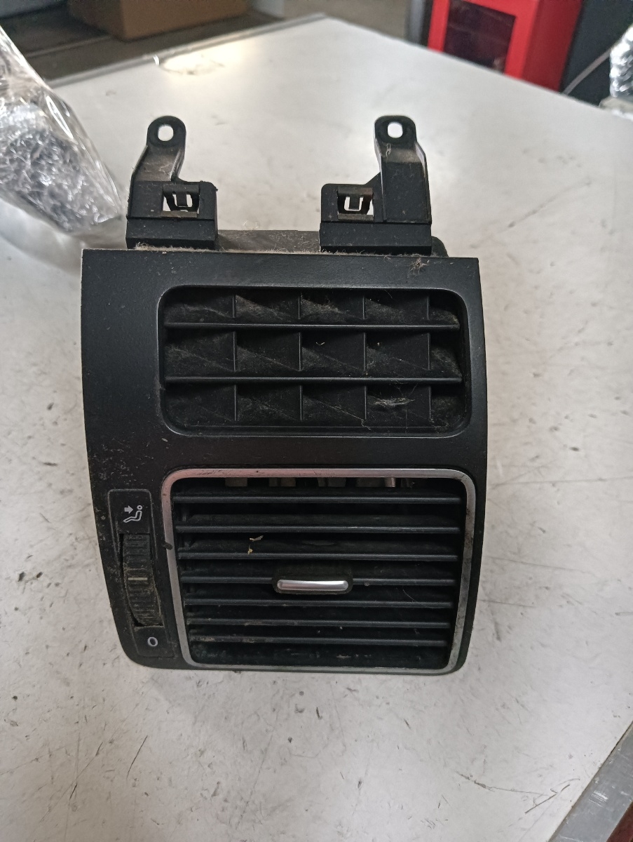 Guri ventilatie  dreapta fata VOLKSWAGEN TOURAN (5T1) [ 2015 - > ] OEM 1t0819704e