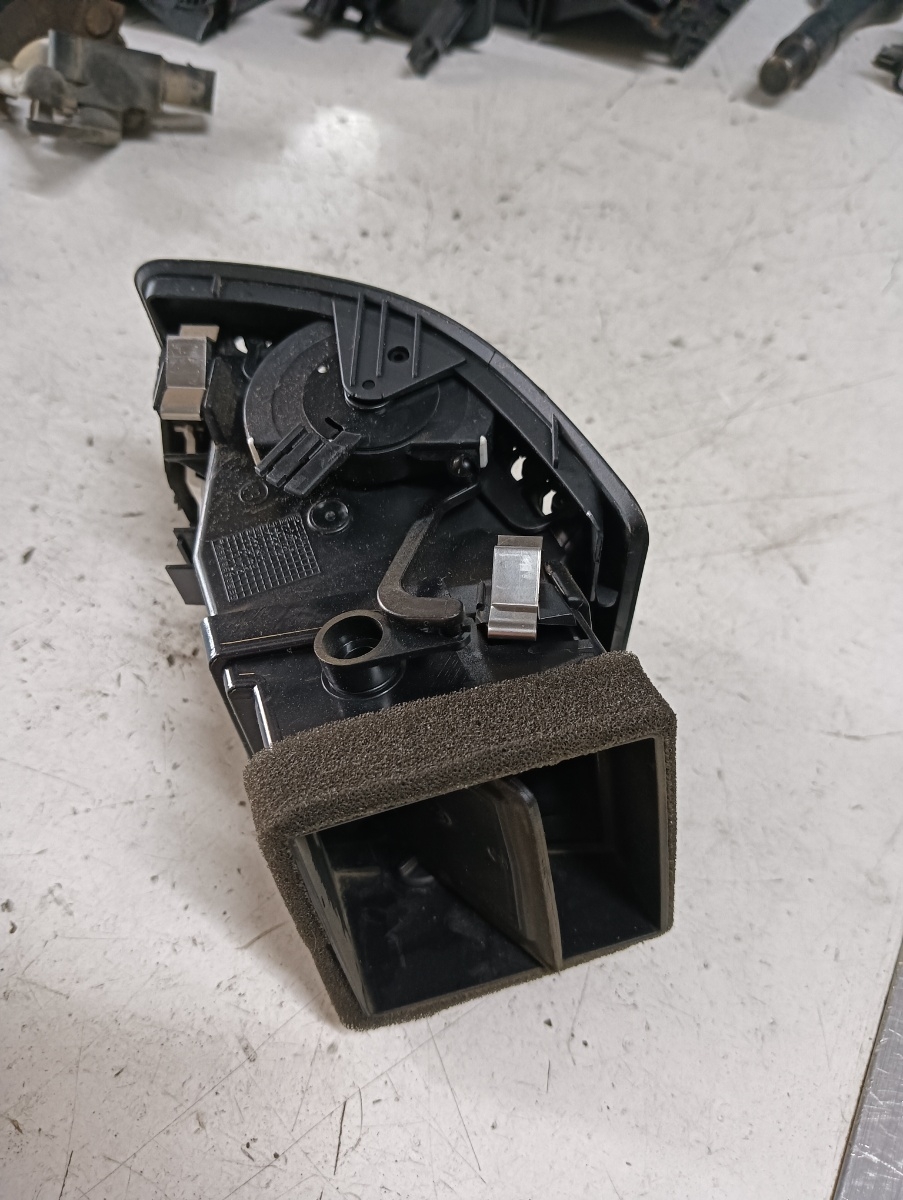 Guri ventilatie  stanga fata SKODA OCTAVIA II Combi (1Z5) [ 2004 - 2013 ] – foto 2