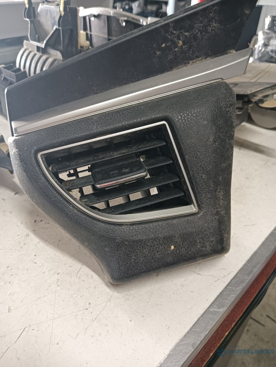 Guri ventilatie stanga fata TOYOTA COROLLA 1.3 i 2015 OEM 5566002230
