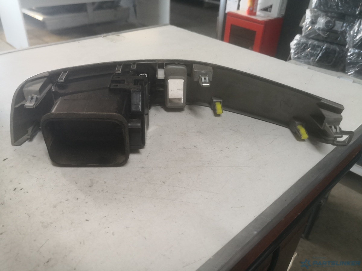 Guri ventilatie stanga fata TOYOTA LAND CRUISER (LJ12_, KZJ12_, TRJ12_, KDJ12_, GRJ12_) [ 20 OEM 6556440030 – foto 2