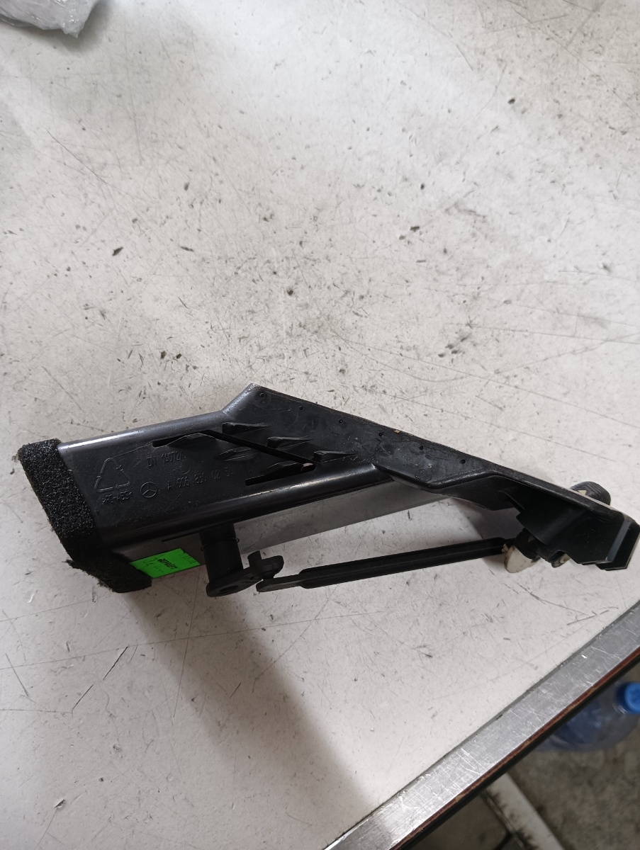 Guri ventilatie stanga fata VOLKSWAGEN CRAFTER 30-50 Box (2E_) [ 2006 - 2016 ] OEM A9068300254 – foto 2