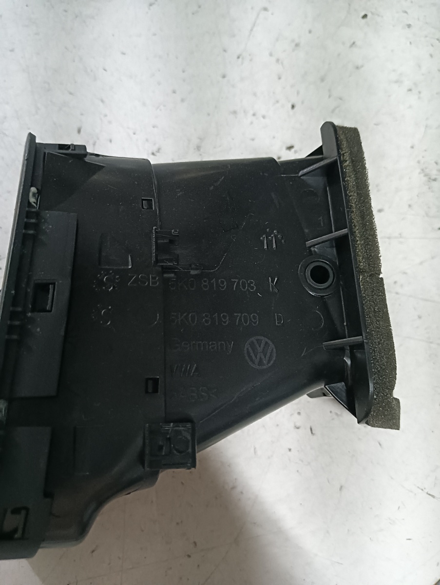 Guri ventilatie stanga fata VOLKSWAGEN GOLF VI (5K1) [ 2008 - 2013 ] OEM 5k0819703k – foto 2