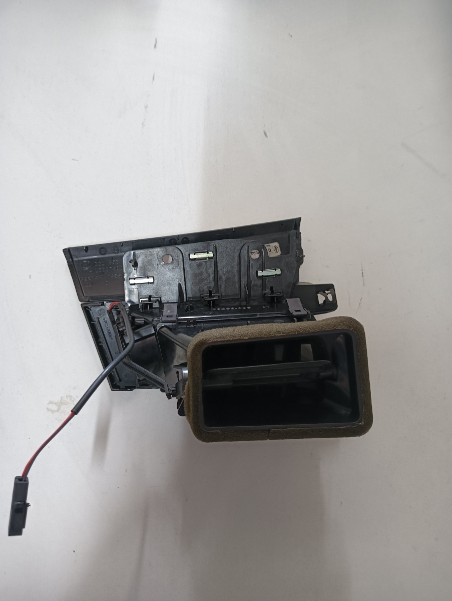 Guri ventilatie stanga fata VOLKSWAGEN PASSAT 3G2 2014 - > 3g1819701 – foto 2