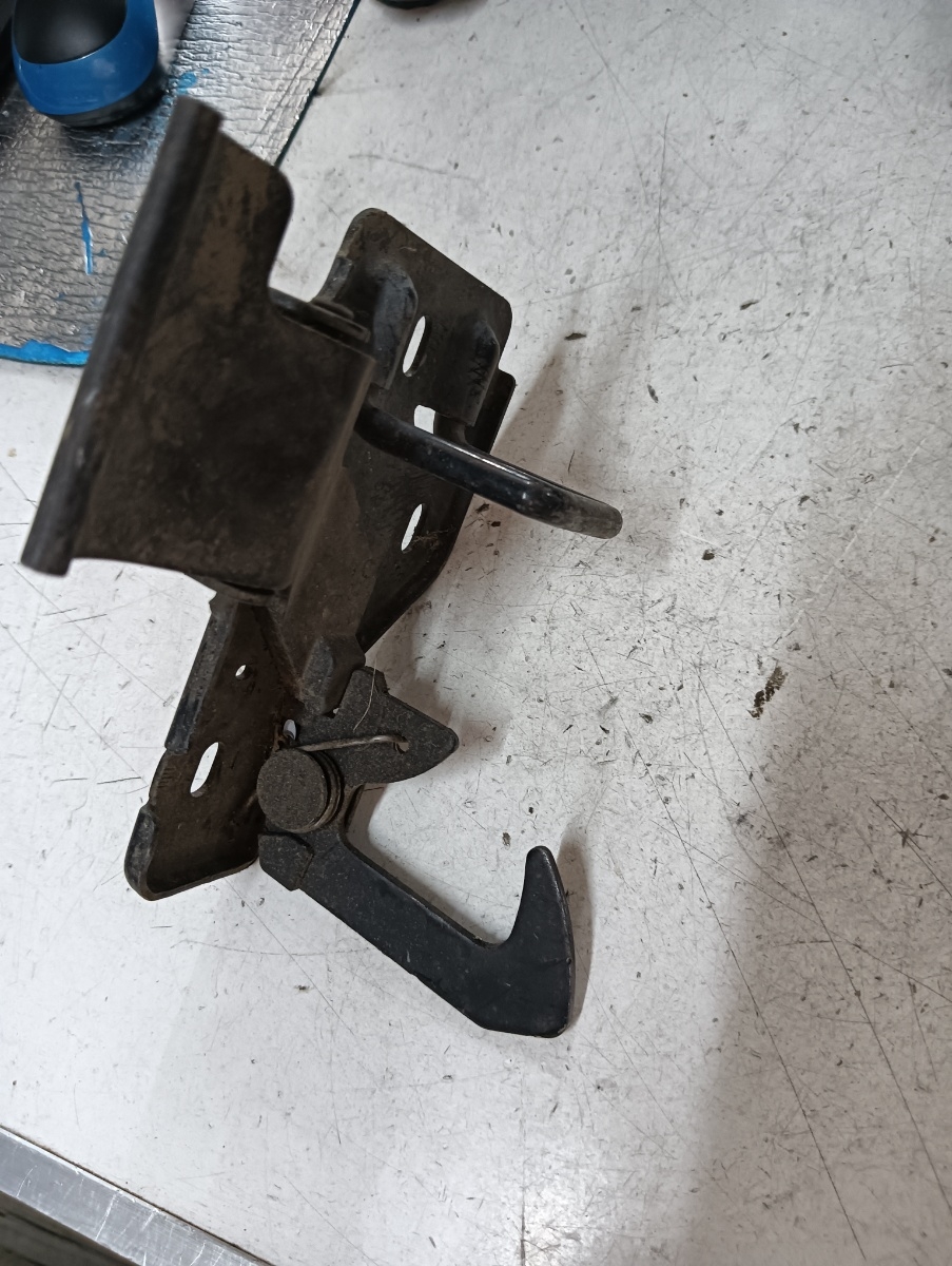 Incuietoare capota  AUDI A4 III (8EC, B7) [ 2004 - 2008 ] – foto 2