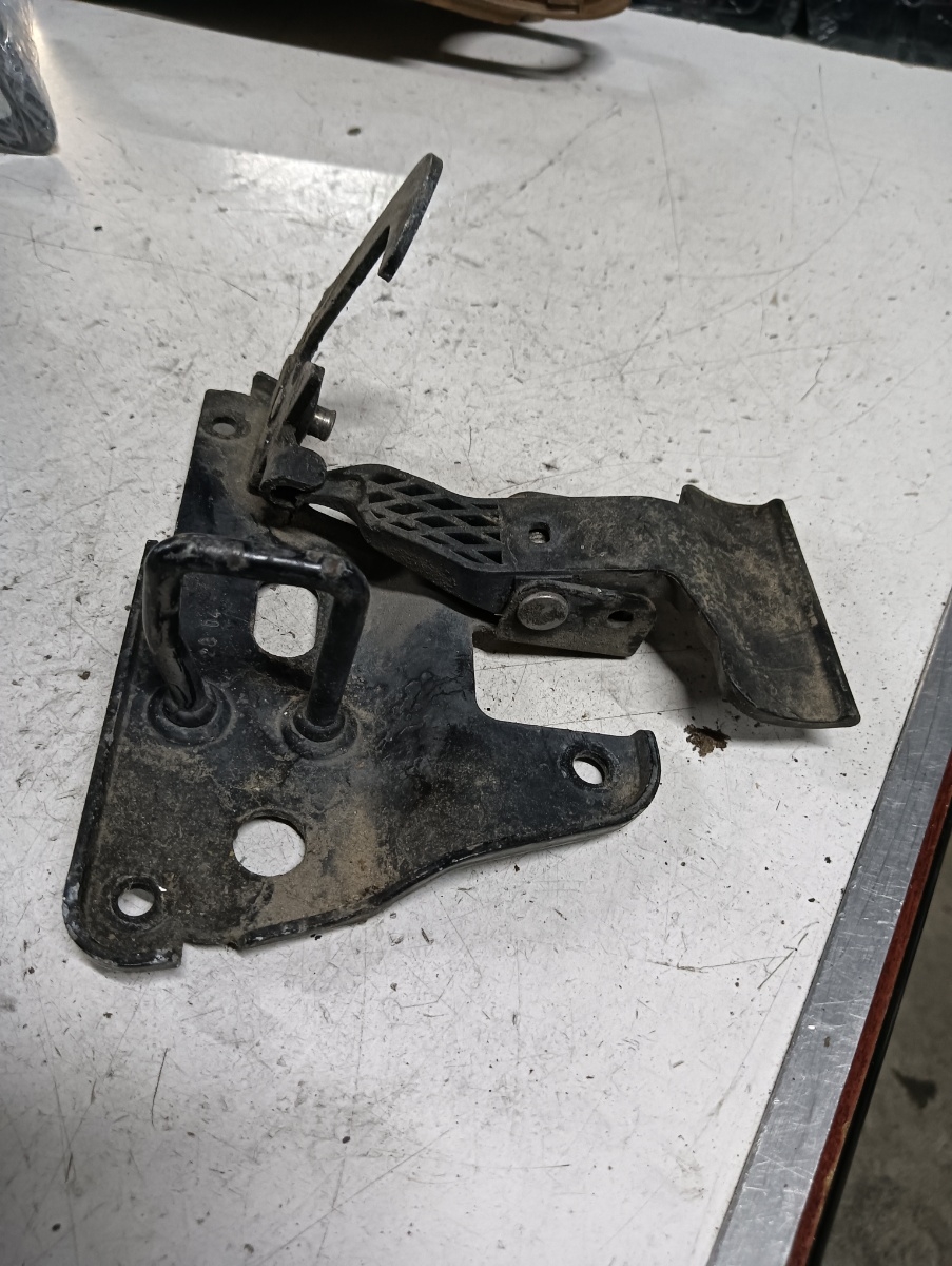 Incuietoare capota  AUDI A6/S6 III Saloon (4F2, C6) [ 2004 - 2011 ] – foto 2